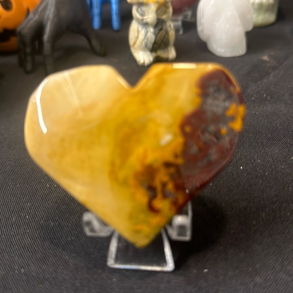 Mookaite heart crystal from Australia 2”1/2 x 2” - Picture 1 of 3